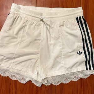 adidas Originals Lace Trim 3-Stripes Shorts in White